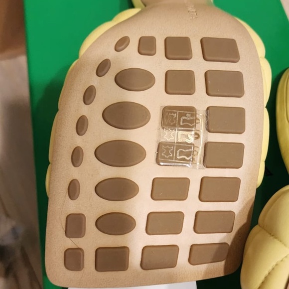 Bottega Veneta Yellow Leather Slides size 38 - Picture 3 of 4